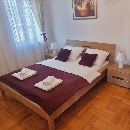 Apartments Cosic Grebastica Ngoại thất bức ảnh