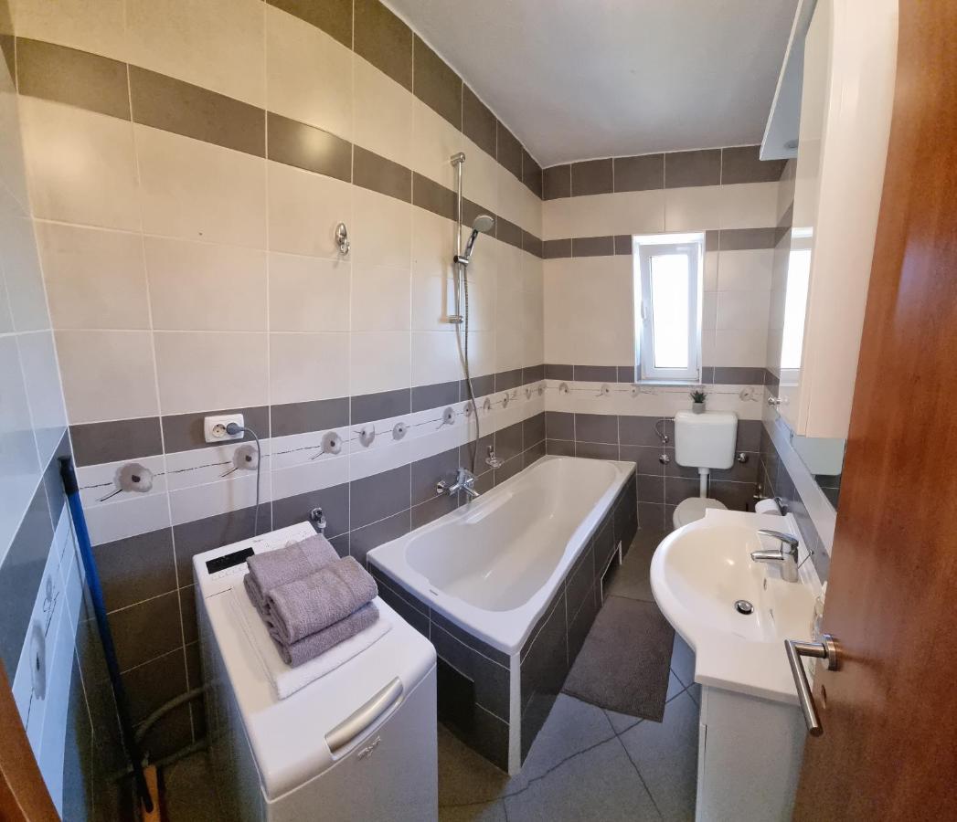 Apartments Cosic Grebastica Ngoại thất bức ảnh